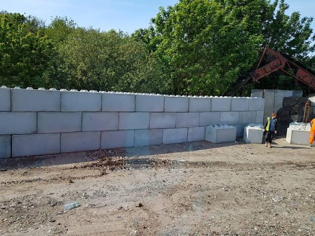 Concrete block wall